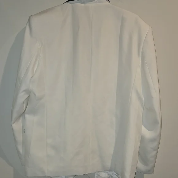 Elegant White and Silver Blazer with Floral Accents - Picture 6 of 6